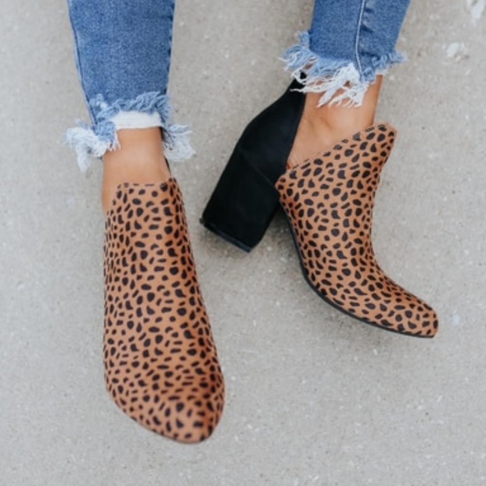 Leopard side cut chunky heel bootie - Picture 5 of 6